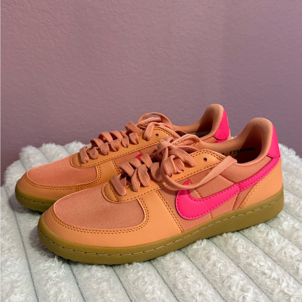 Women's Nike Field General Agate Hyper Pink Size 7 - Picture 4 of 7